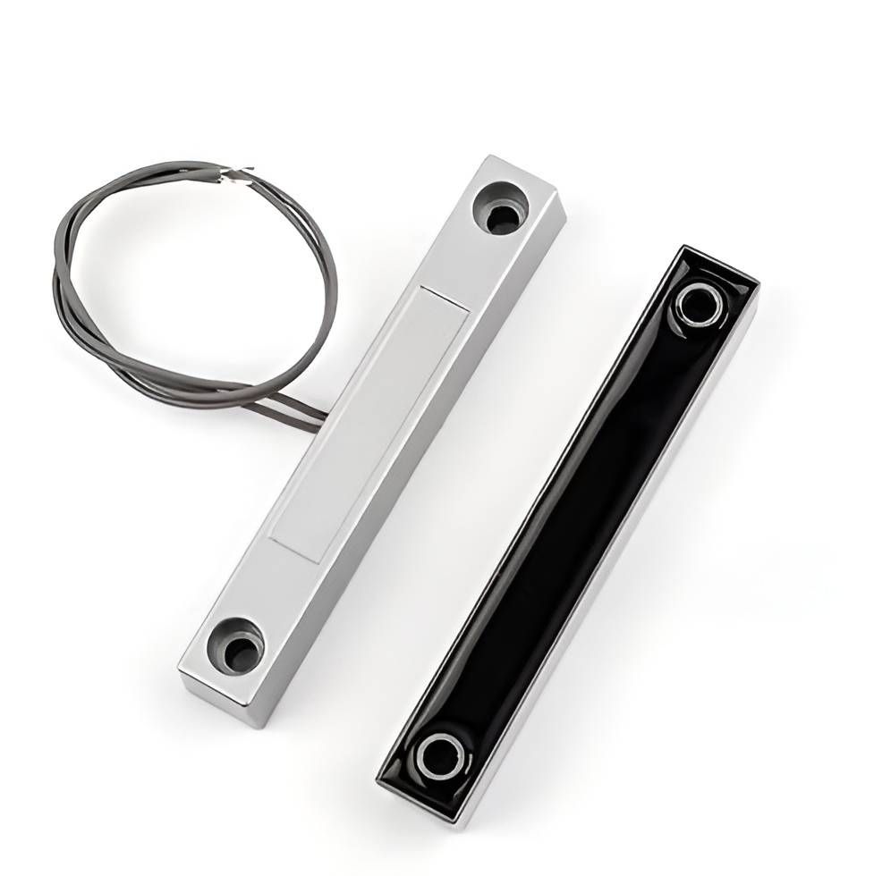 c052b0_b8e53fe84ceb4978803b7b5fb6469786~mv2 CONTACTO MAGNÉTICO SEMI PESADO IP65 | MCT04 - Imagen 1